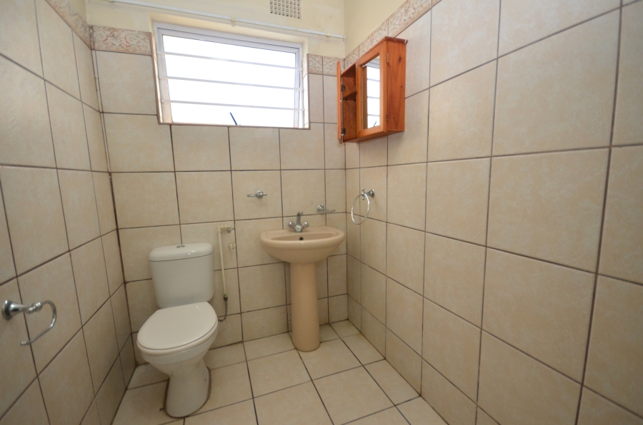 To Let 4 Bedroom Property for Rent in Berea Eastern Cape